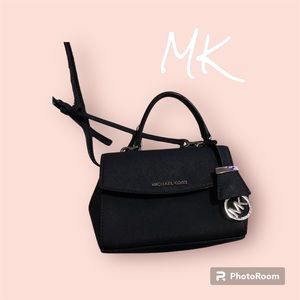 Michael Kors mini crossbody EUC Navy blue